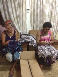 fiji_oct_2014_sorters_with_donated_glassses_t.jpg