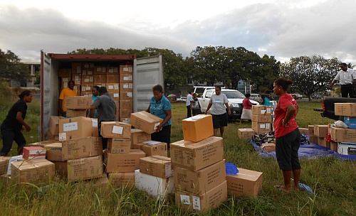 Container unpacking - Solomon Islands - September 2013 - Click to enlarge solomons_unpack_sep_2013_sml.jpg
